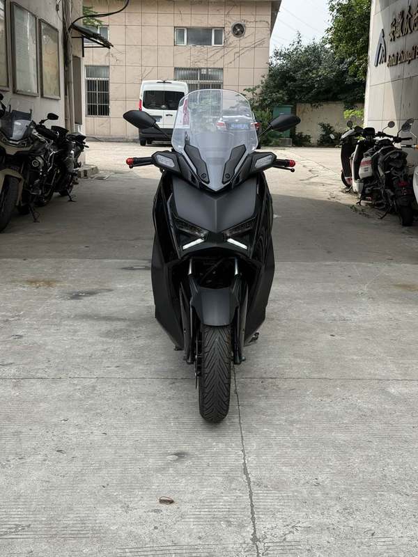 雅马哈 XMAX