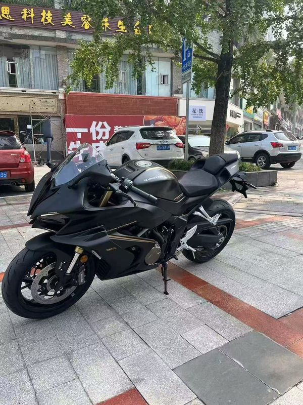 QJMOTOR 赛800