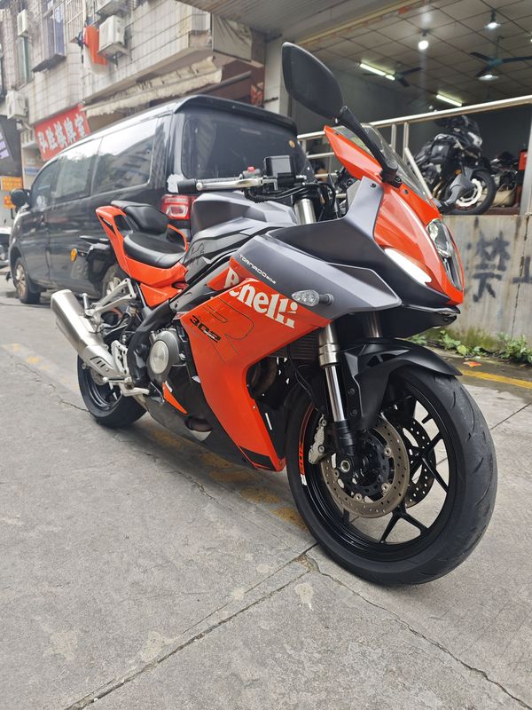 贝纳利 龙卷风 Tornado 302R