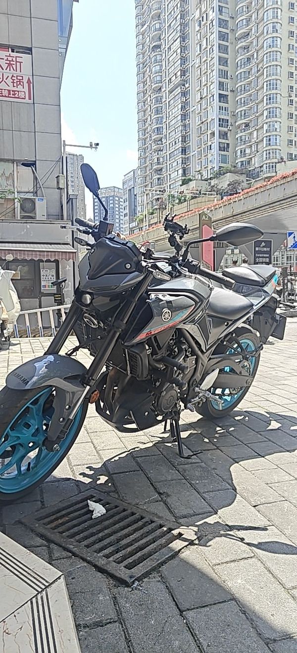 雅马哈 MT-03