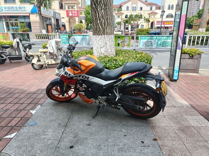 五羊本田 CB190R 暴锋眼