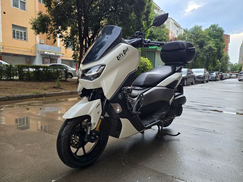 雅马哈 NMAX
