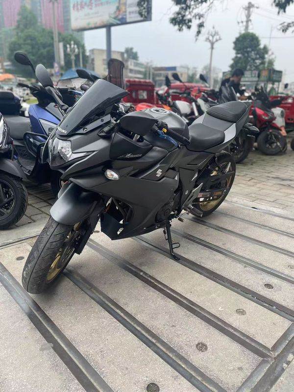 豪爵铃木 GSX250R