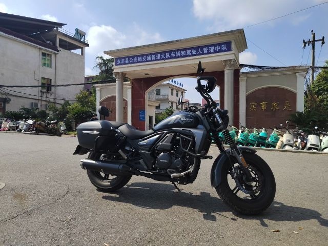 豪爵 TR300