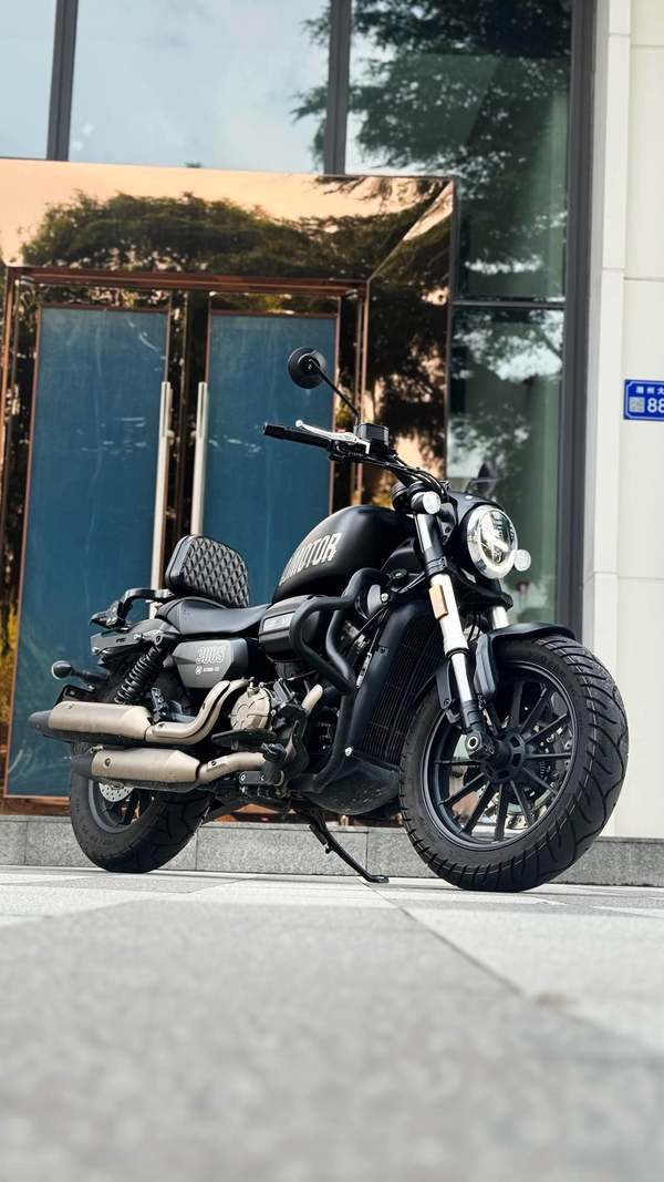 QJMOTOR 闪300S