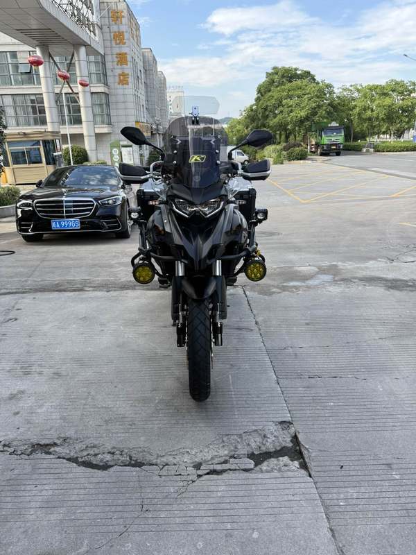 贝纳利 TRK552