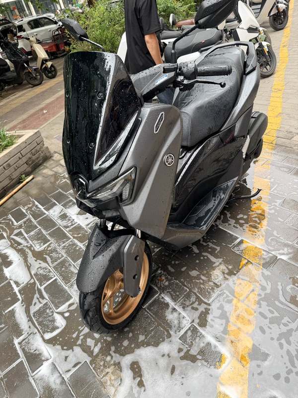 雅马哈 NMAX
