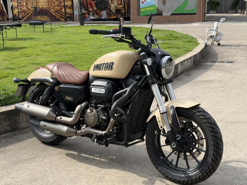 QJMOTOR 闪300S