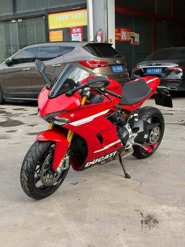 杜卡迪 Hypermotard 939