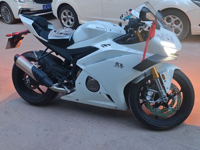 张雪机车 500RR