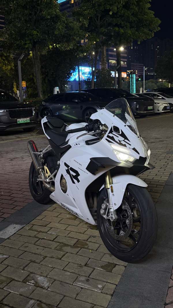 张雪机车 500RR