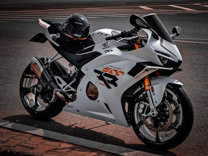 张雪机车 500RR