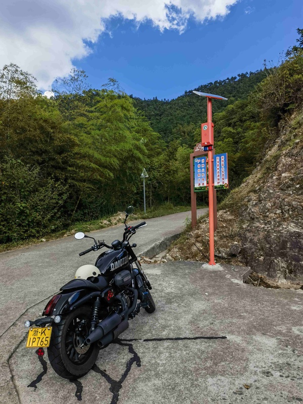 QJMOTOR 闪300S