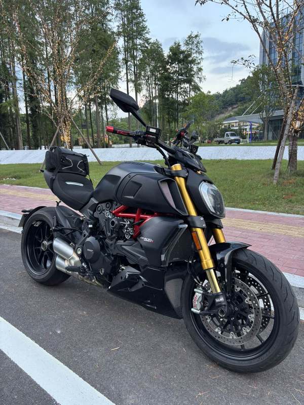 杜卡迪 Diavel 
