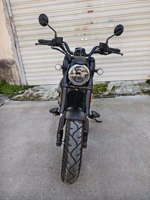QJMOTOR 闪300S