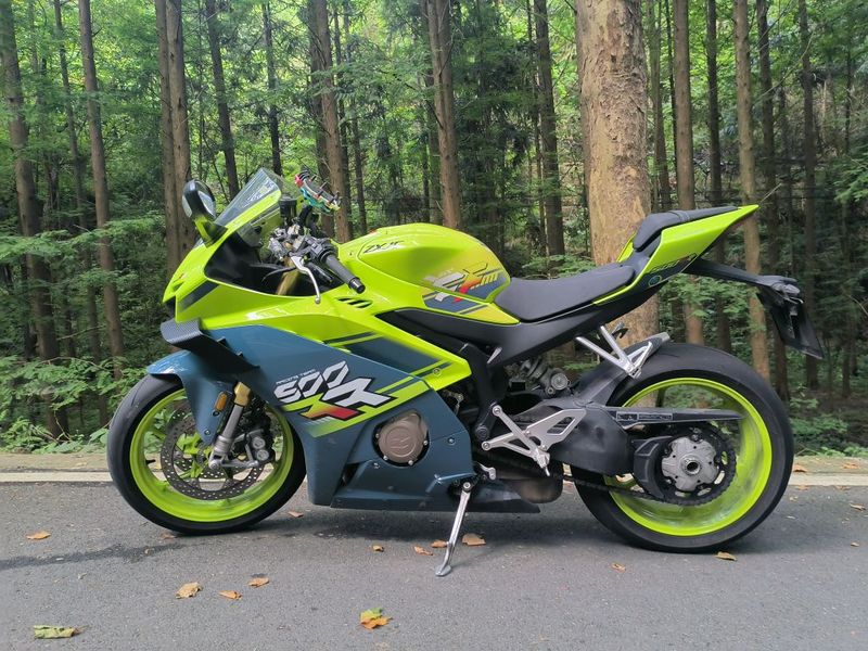 张雪机车 500RR