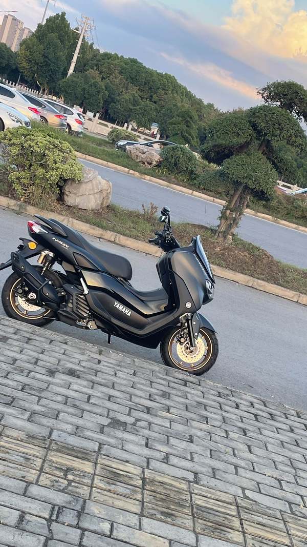 雅马哈 NMAX