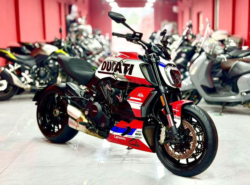 杜卡迪 Diavel 