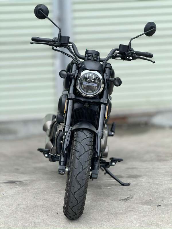 QJMOTOR 闪300S
