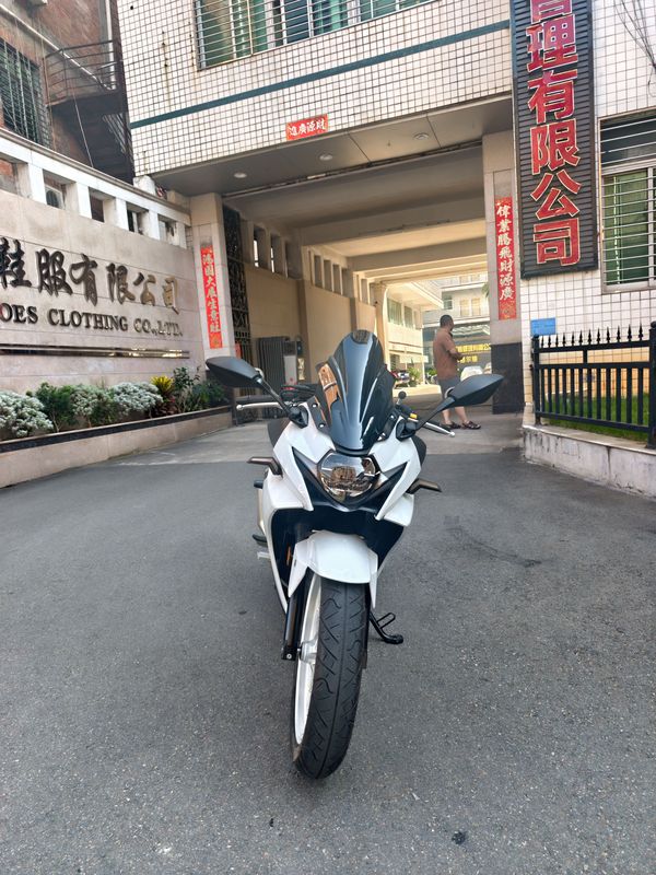 豪爵铃木 GSX250R