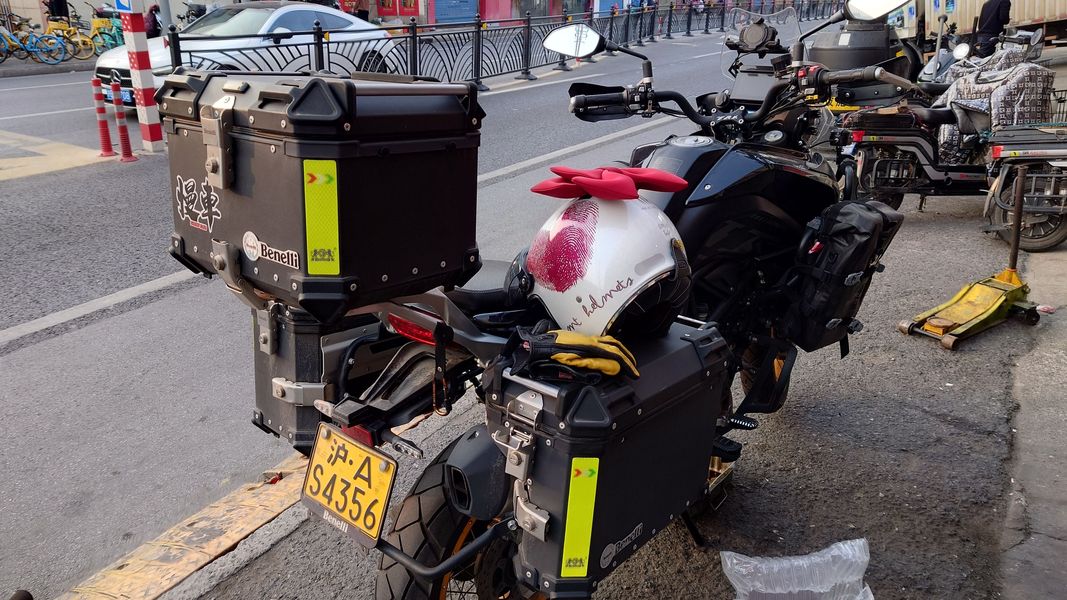 贝纳利 TRK702