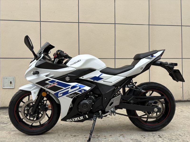豪爵铃木 GSX250R