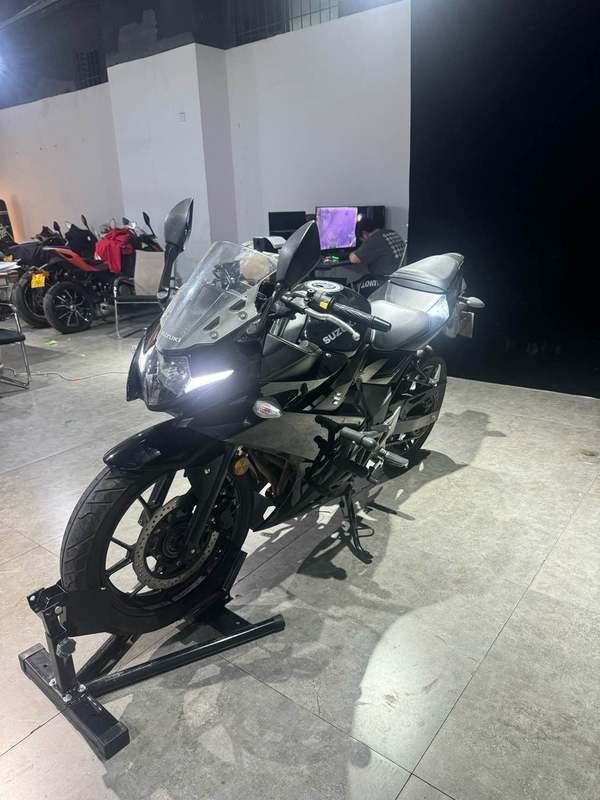豪爵铃木 GSX250R