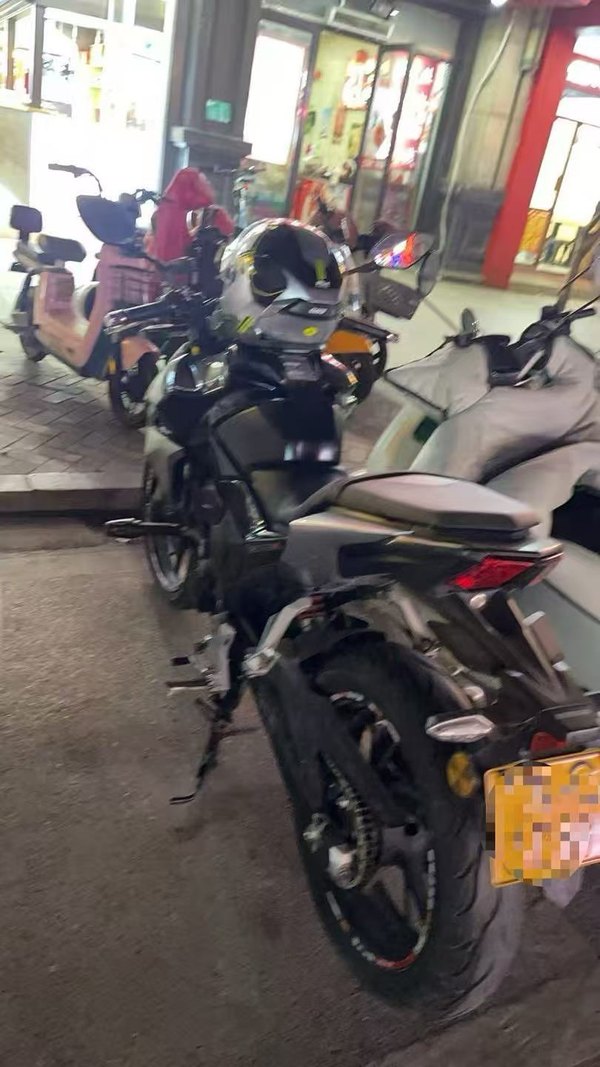 五羊本田 CB190R 暴锋眼