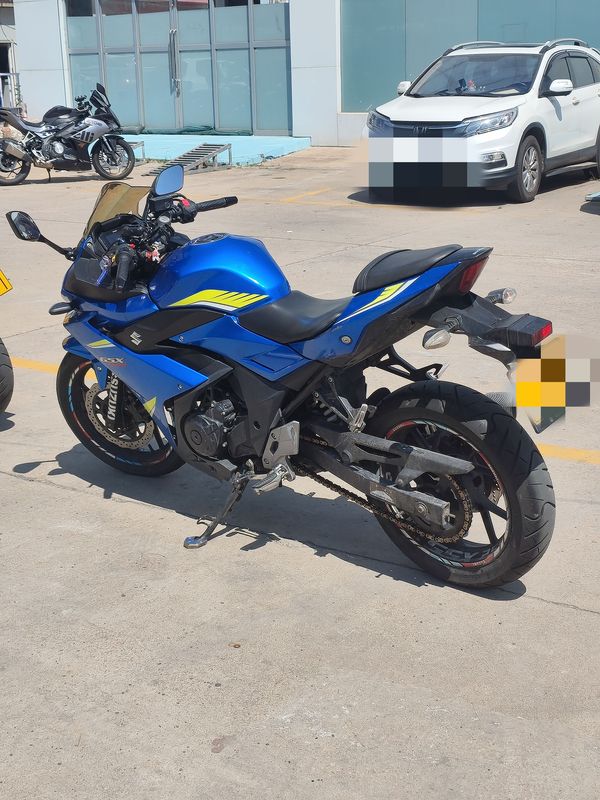 豪爵铃木 GSX250R