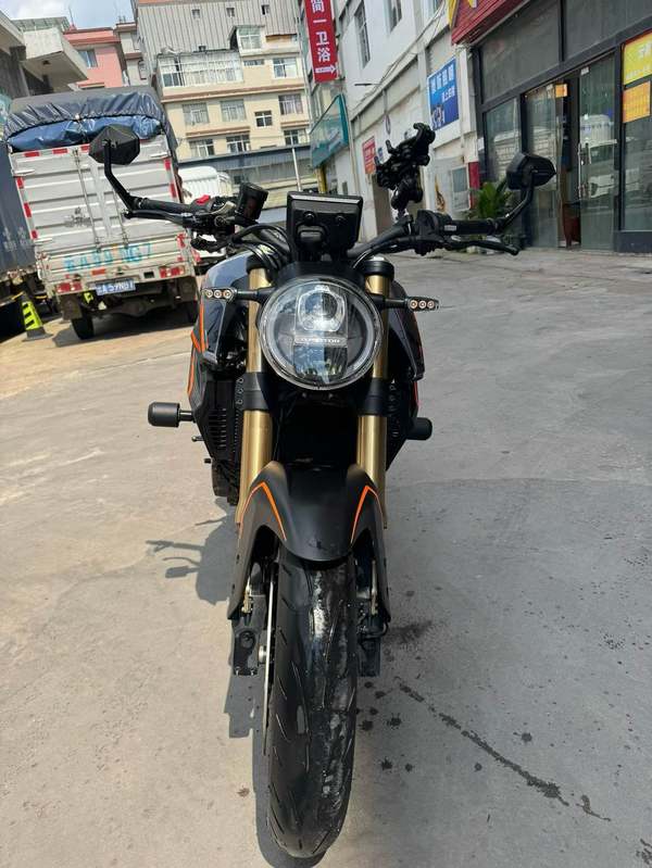 QJMOTOR 追600