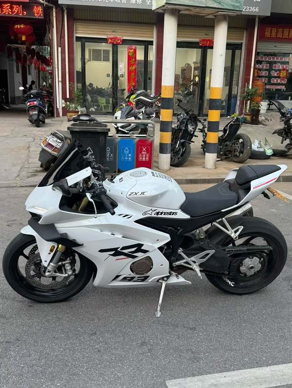 张雪机车 500RR