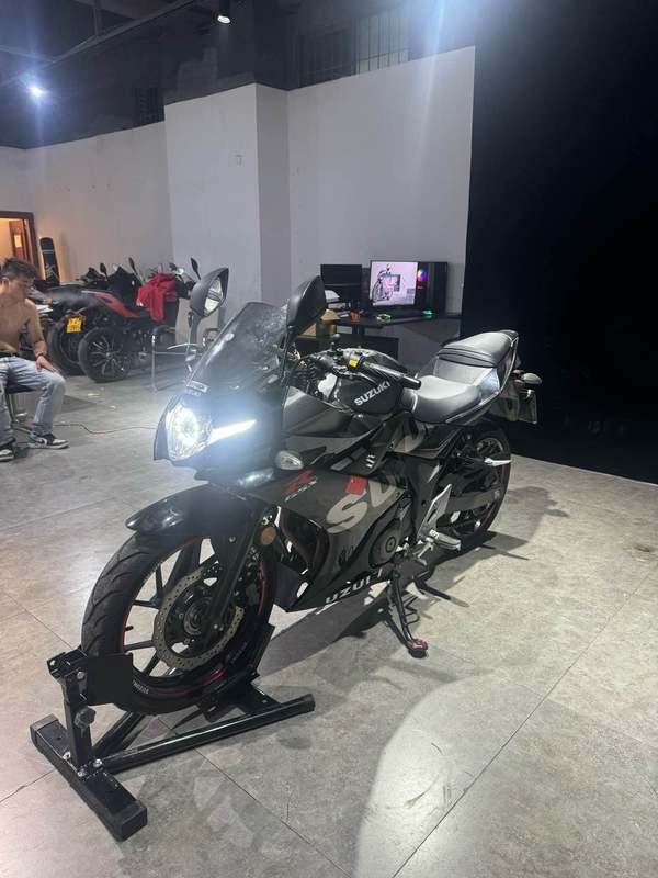 豪爵铃木 GSX250R
