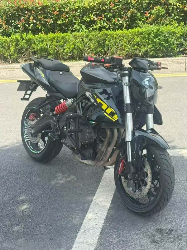 贝纳利 TNT600i