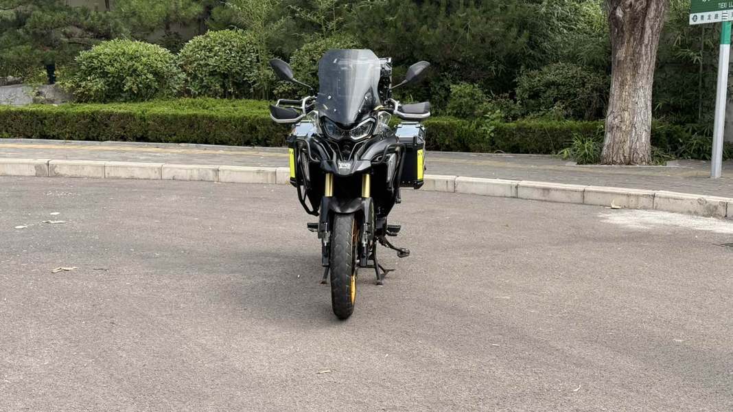 贝纳利 TRK702