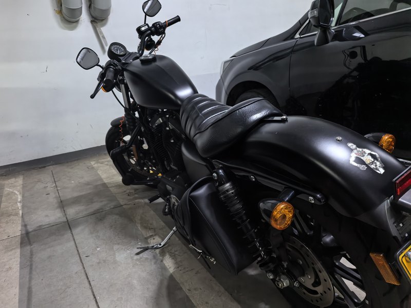 哈雷戴维森 Iron883 硬汉