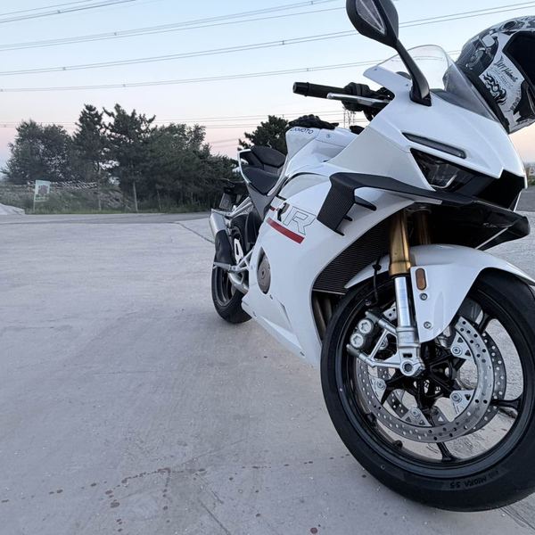 张雪机车 500RR