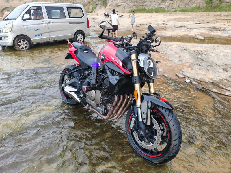 QJMOTOR 追600