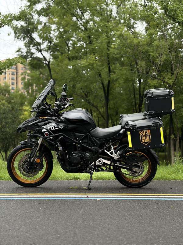 贝纳利 TRK552