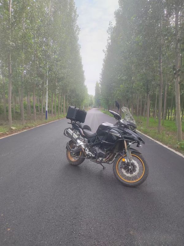 贝纳利 TRK552