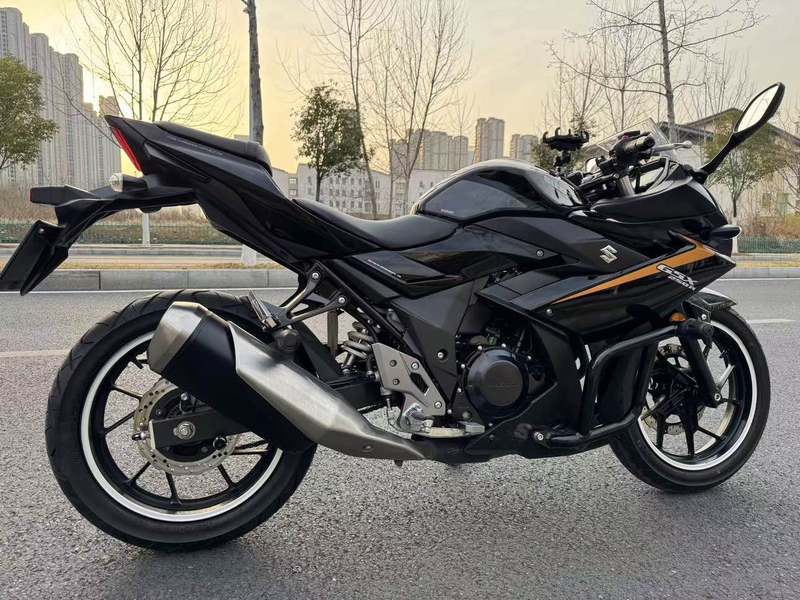 豪爵铃木 GSX250R