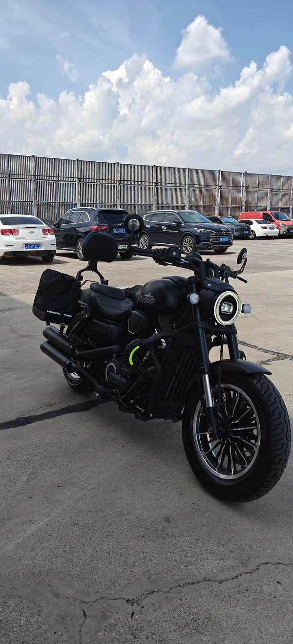QJMOTOR 闪600