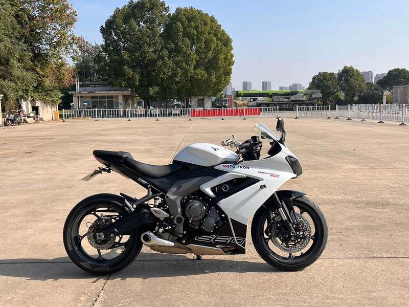 凯旋 Daytona 660
