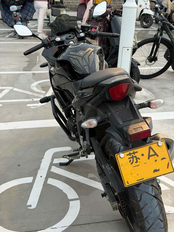 豪爵铃木 GSX250R