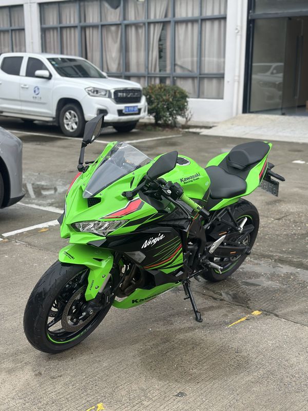 川崎 ZX-4R