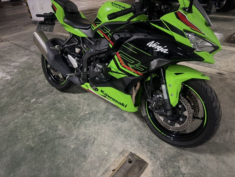川崎 ZX-4R