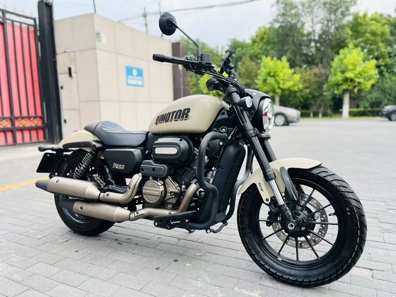 QJMOTOR 闪300S