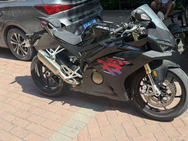 张雪机车 500RR