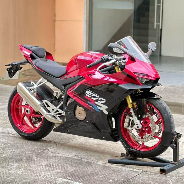 张雪机车 500RR