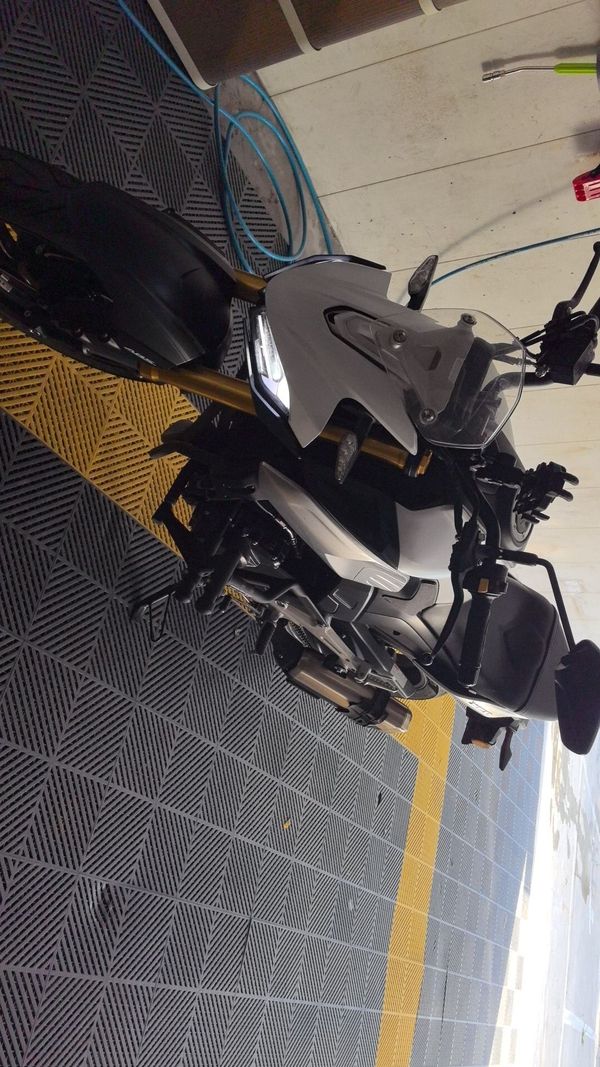 豪爵 XCR300