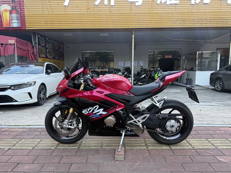 张雪机车 500RR